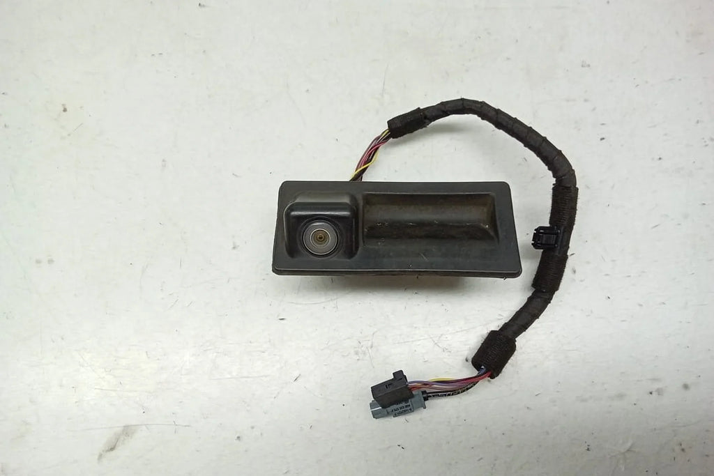 Decklid Volkswagen Passat 16 (Good) OEM Backup Mounted Pre-Owned Camera 2016