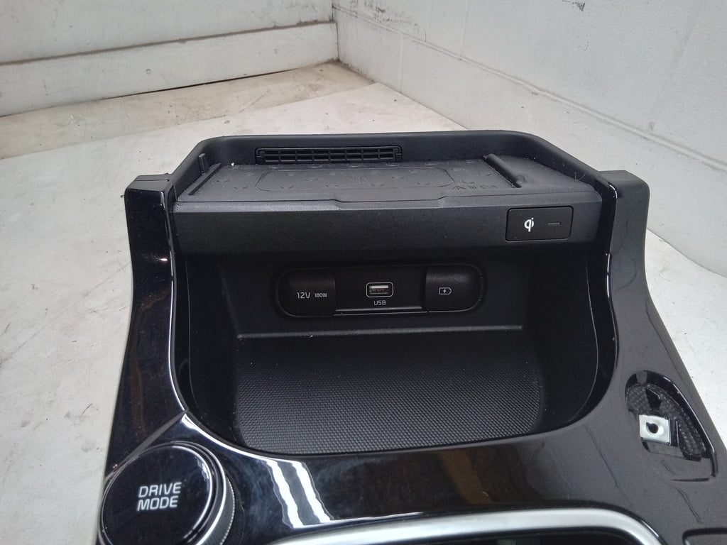 Charger Seltos And 21 OEM W/ (Good) Kia Center Phone Pre-Owned USB Floor Ports Console