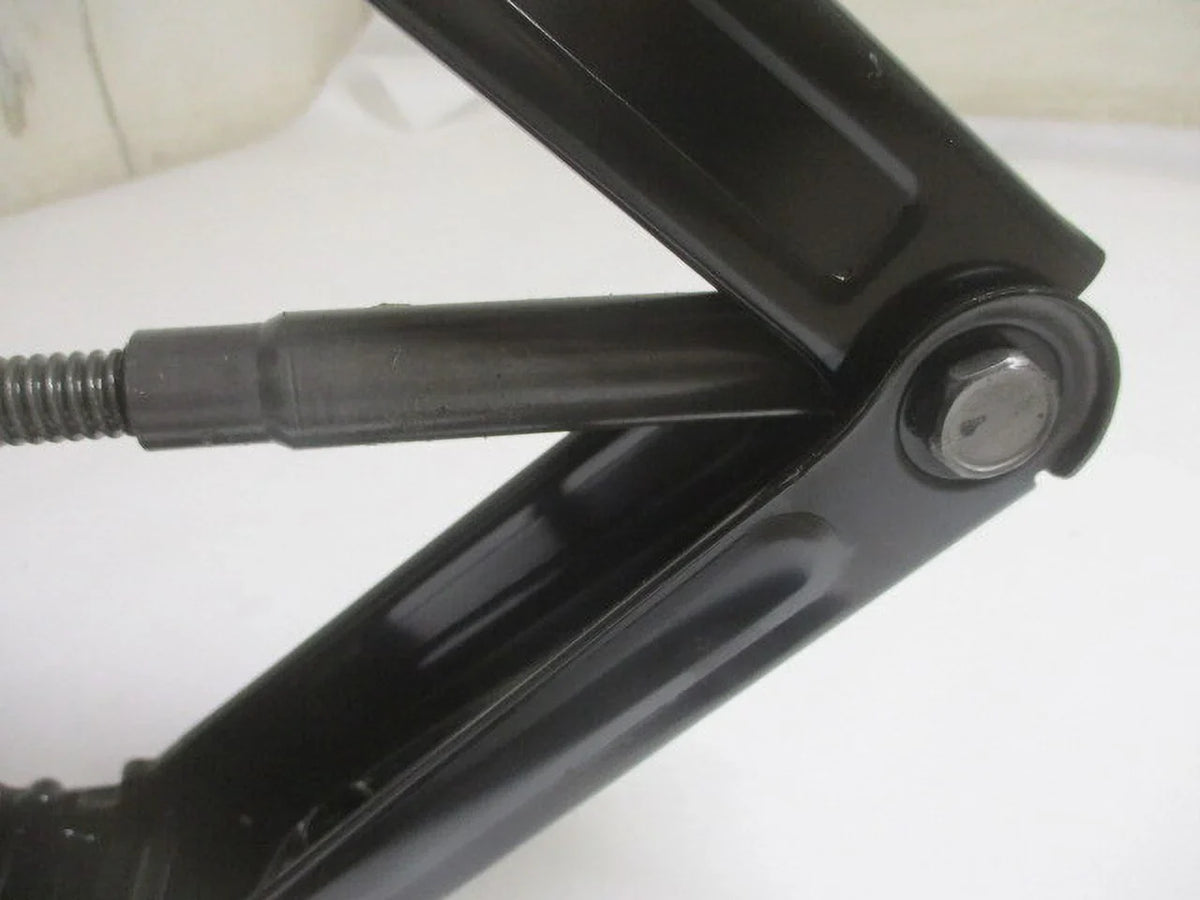 Tire Assembly Chevrolet 2019 Wheel LKQ OEM Trax Jack (Good) w/Tool Pre-Owned