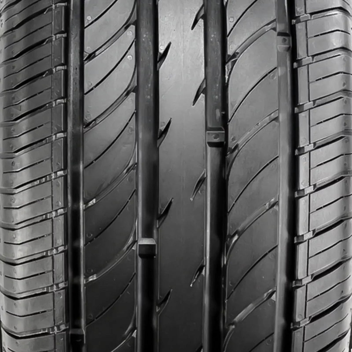 Sport Toyota 2 Arroyo 99W P225/45R18 LTZ, Chevrolet 2012 2011-15 XLE Passenger Camry Tire Cruze Grand Fits: