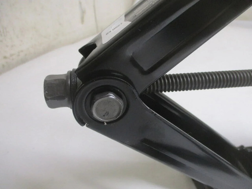 Tire Assembly Chevrolet 2019 Wheel LKQ OEM Trax Jack (Good) w/Tool Pre-Owned