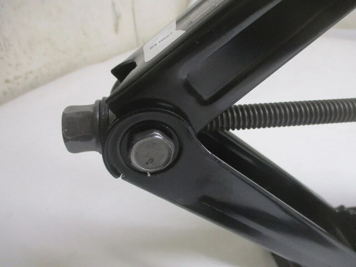 Tire Assembly Chevrolet 2019 Wheel LKQ OEM Trax Jack (Good) w/Tool Pre-Owned