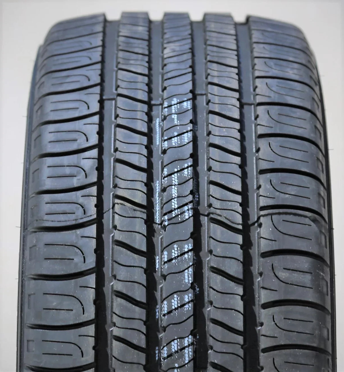 Season 91V 4 Fusion SEL Tires (FOUR) Goodyear of A/S 225/45R18 All-Season Ford All Fits: 2008-12 Toyota Assurance 2012 XLE, Camry Set